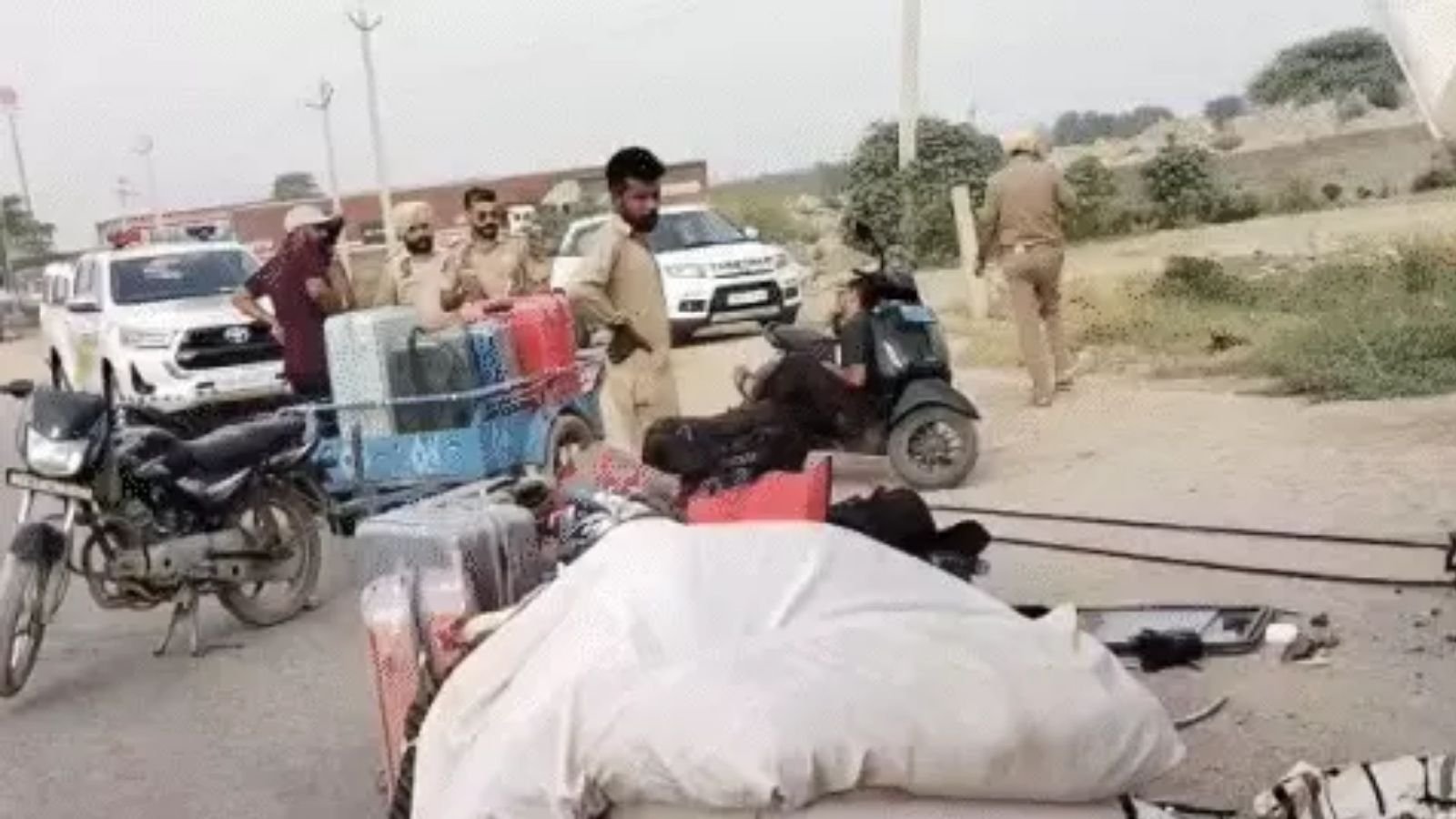 पंजाब में हाईवे पर भीषण हादसा, ट्राले से टकराई टेंपो ट्रैवलर; 4 श्रद्धालुओं की मौत