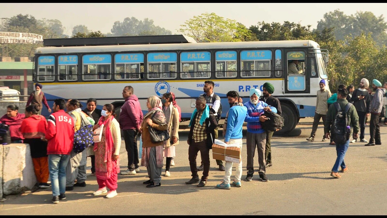 पंजाब रोडवेज के कर्मचारी हड़ताल पर, बस यात्रियों की बढ़ी मुश्किलें