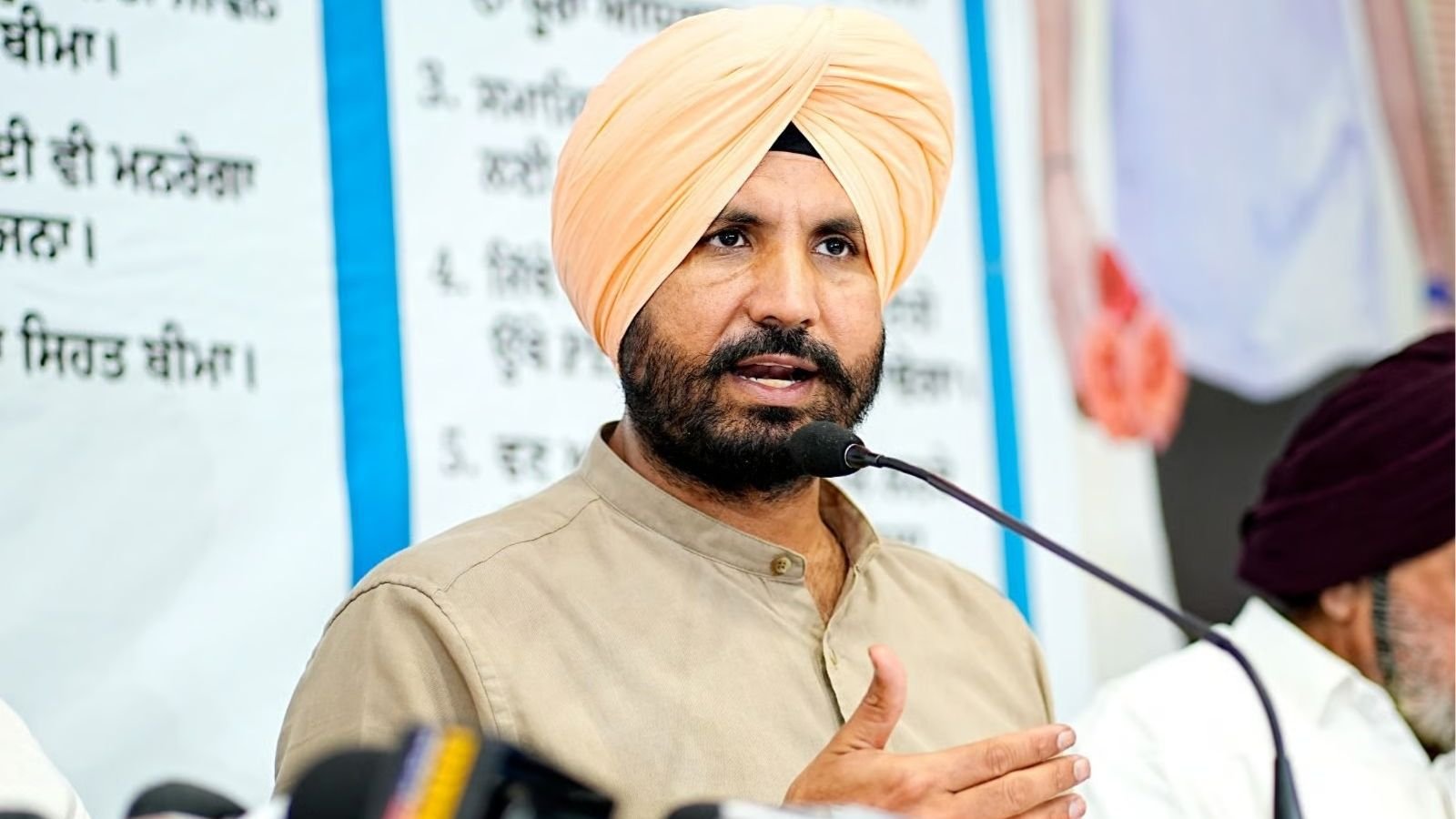 चन्नी विवाद पर राजा वड़िंग ने तोड़ी चुप्पी, बोले- हर परिवार में मतभेद होते हैं