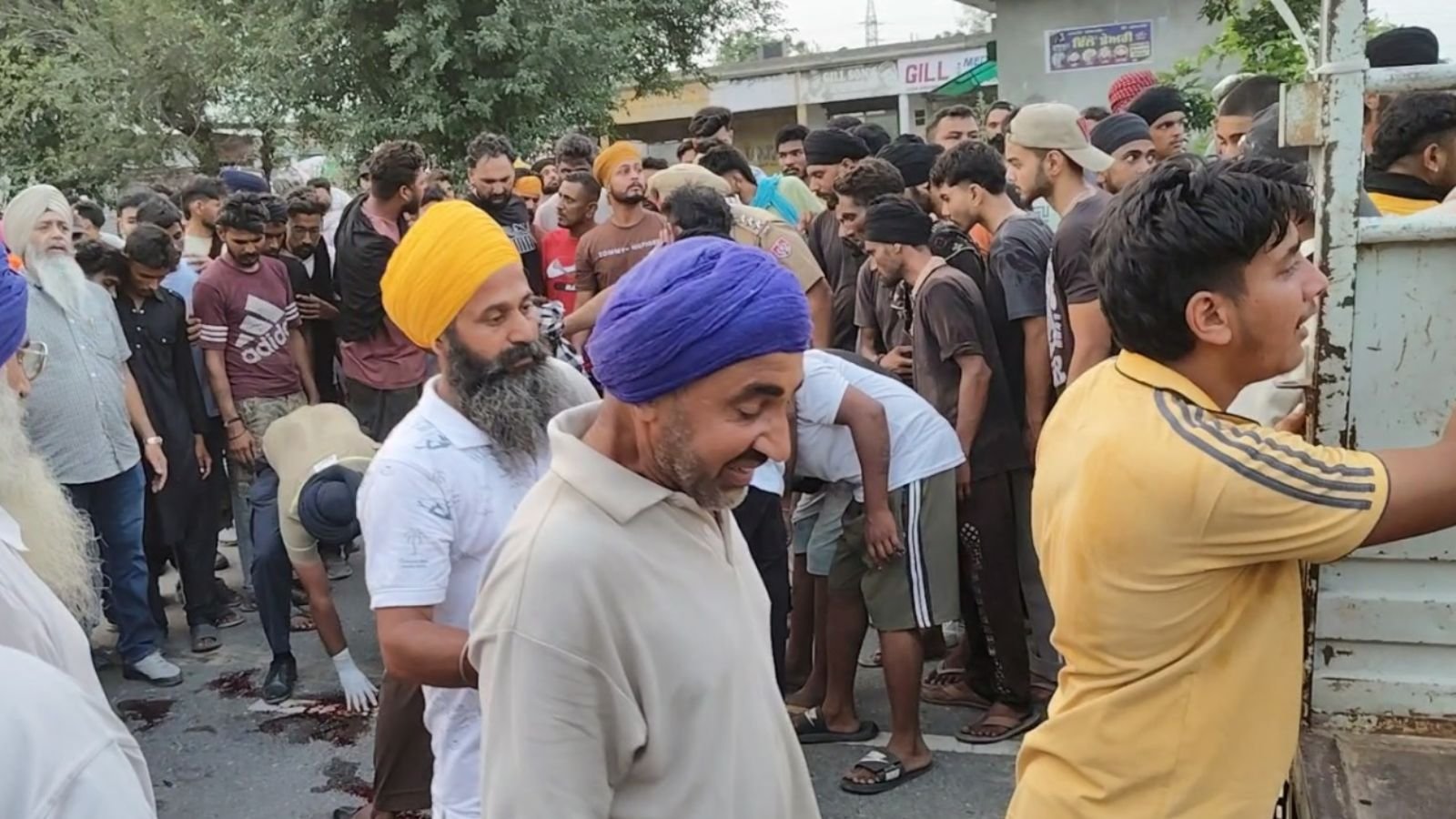 जालंधर में 3 दोस्तों की बाइक दुर्घटनाग्रस्त, 2 की मौत और तीसरा गंभीर घायल