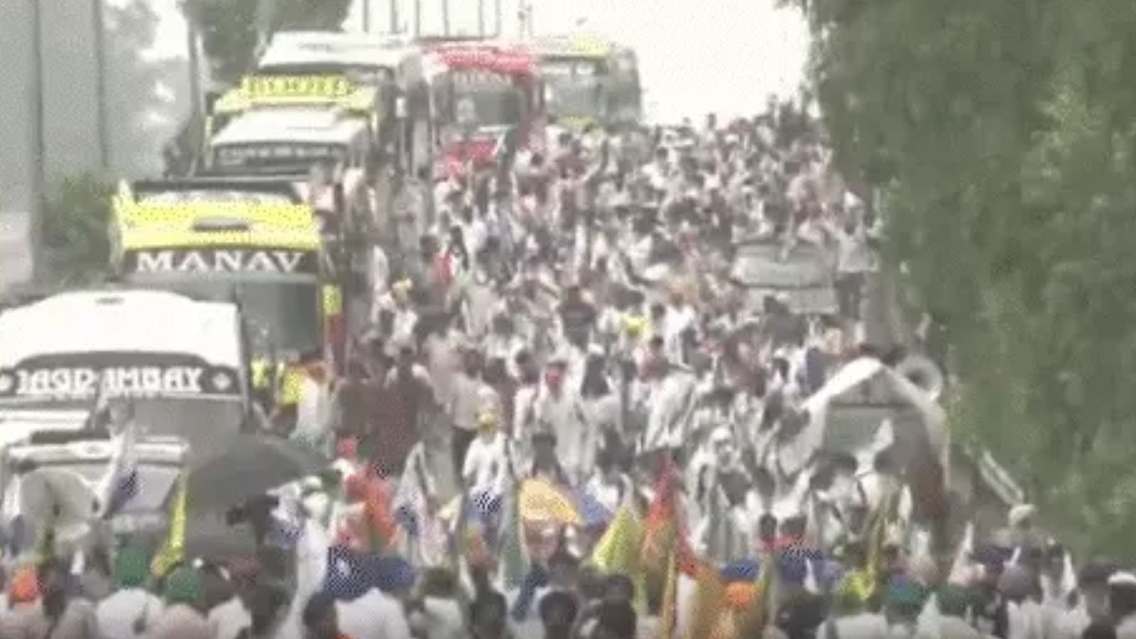 पंजाब-हरियाणा बॉर्डर पर बढ़ा तनाव, किसानों के विरोध के बीच हाईवे प्रभावित