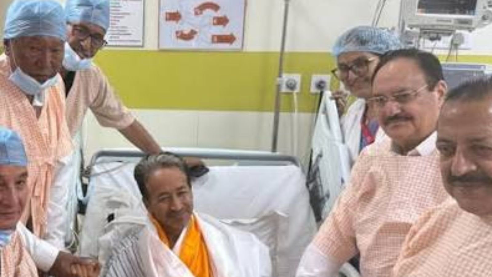 सोनम वांगचुक ने तोड़ा अनशन, पेपर लीक पर फास्ट ट्रैक कोर्ट और कड़ी सजा की तैयारी; पीएम मोदी का बड़ा ऐलान